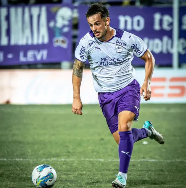 Rivero defiende hoy la camiseta de Defensor Sporting | Foto: Instagram