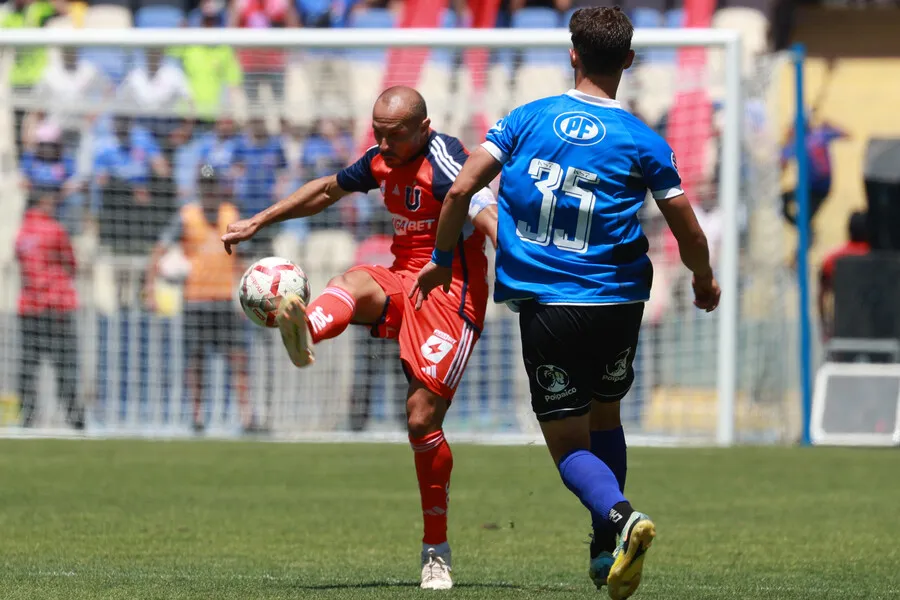 Marcelo Díaz está apuntado a ser el gran guía de los azules este 2024. | Foto: Photosport