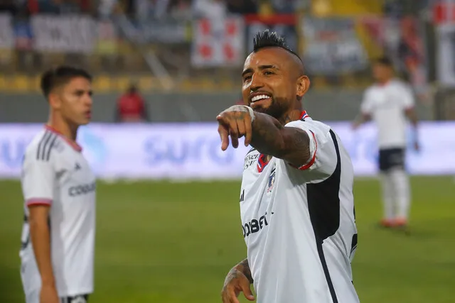 Vidal quiere hacer historia en Colo Colo | Foto: Photospor
