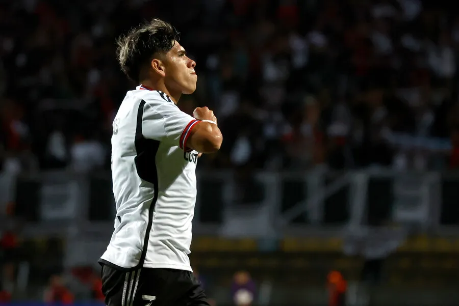 Esta semana se define el futuro de Carlos Palacios. | Foto: Photosport
