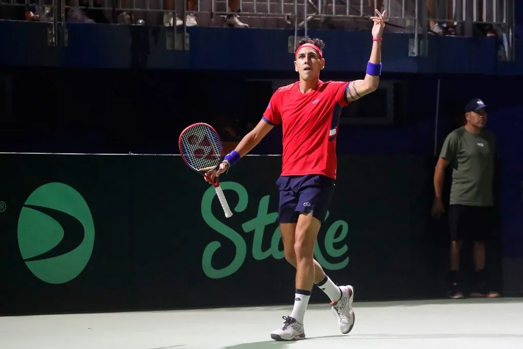 Alejandro Tabilo logró un tremendo triunfo y le dio el quinto punto a Chile ante Perú en la Copa Davis (Foto: Photosport)