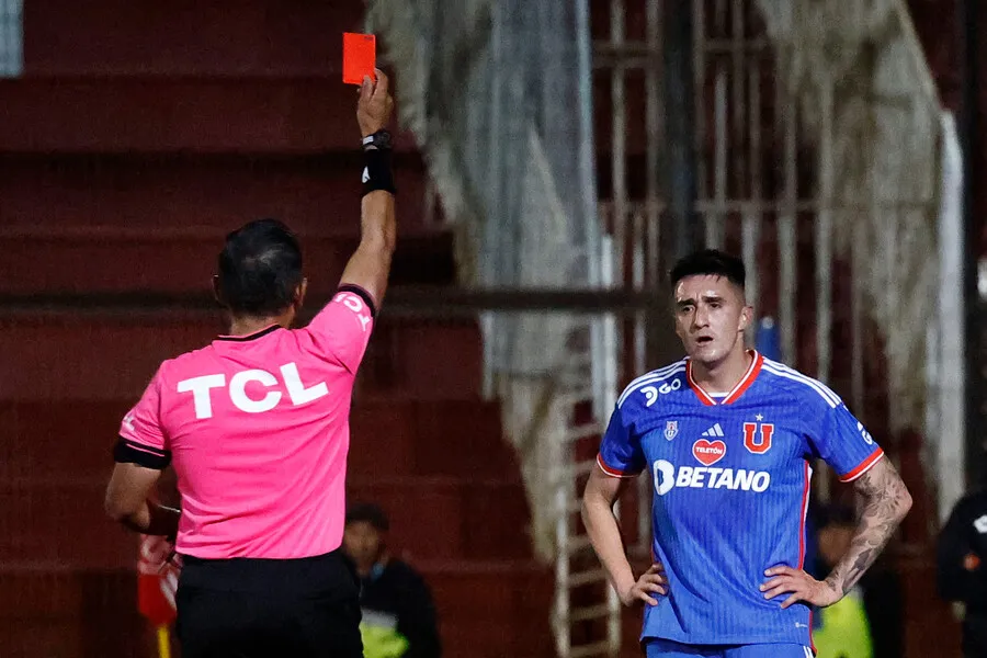 Cerda defendió los traspasos entre azules y acereros. | Foto: Photosport