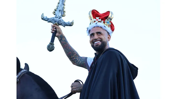 Colo Colo le dio una bienvenida nunca antes vista a Arturo Vidal. (Foto: Photosport)