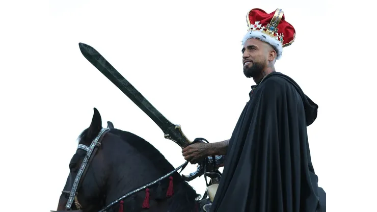 Arturo Vidal llegó en helicóptero y montó a caballo como un rey en su bienvenida en Colo Colo. (Foto: Colo Colo)