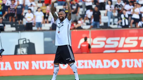 Arturo Vidal tuvo una gran bienvenida en el Estadio Monumental. (Foto: Marcelo Hernández/Photosport)