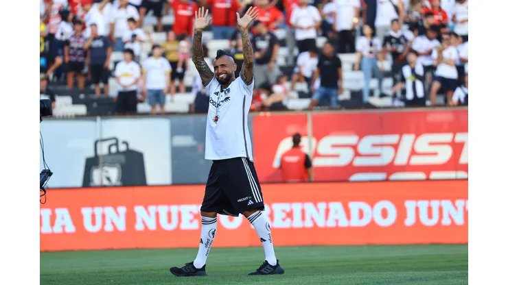 Arturo Vidal tuvo una gran bienvenida en el Estadio Monumental. (Foto: Marcelo Hernández/Photosport)