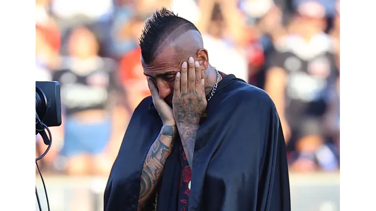 Arturo Vidal se emocionó en su gran bienvenida en Colo Colo con un Estadio Monumental repleto. (Foto: Photosport)