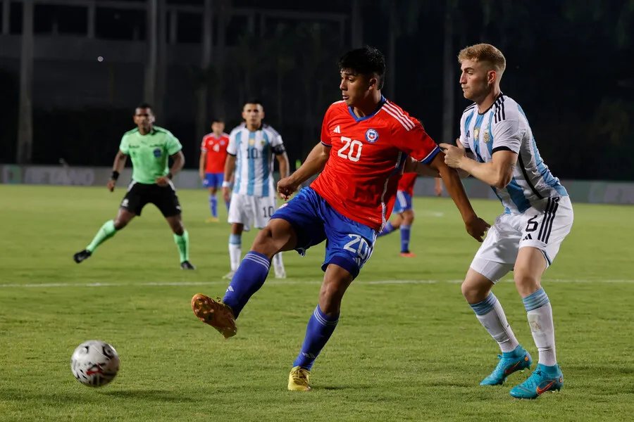 Yáñez le pegó a Mosa por sus dichos sobre Damián Pizarro. | Foto: Photosport