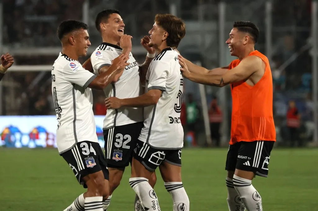 LEONARDO GIL festeja el triunfo de Colo Colo