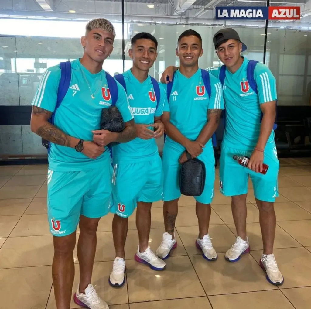 Jeisson Fuentealba se sube al avión en la U | Foto: La Magia Azul