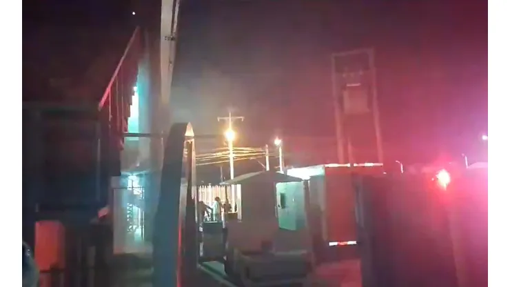 Se produjo un incendio en el cableado del generador de respuesto del Zorros del Desierto. (Foto: Loa Sport)