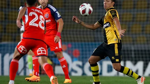Luciano Cabral se cuida antes de la visita a Universidad de Chile.