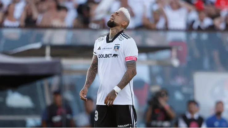 Arturo Vidal preocupa en Colo Colo por su estado físico