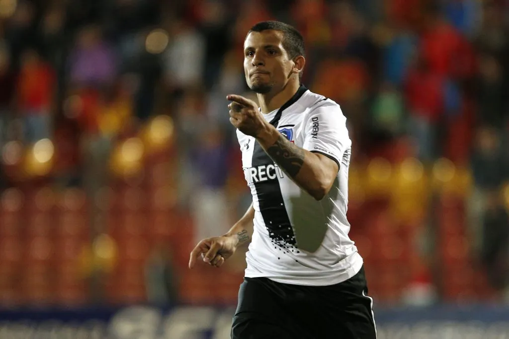 Vecchio vistiendo la camiseta de Colo Colo | FOTO: Javier Torres/Photosport