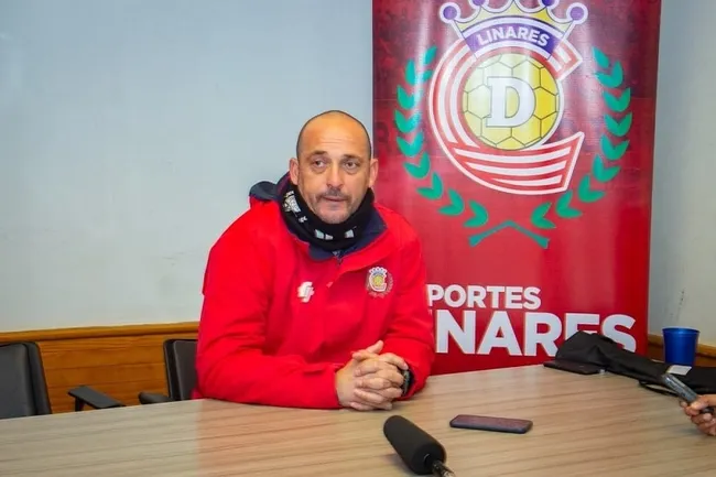 Lobos dejó su cargo como DT en Deportes Linares | FOTO: Deportes Linares