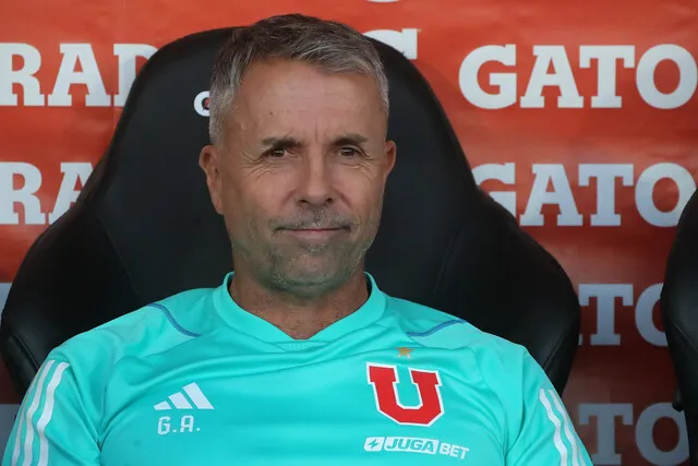 Álvarez se mosqueó en conferencia por esta consulta | Foto: Photosport