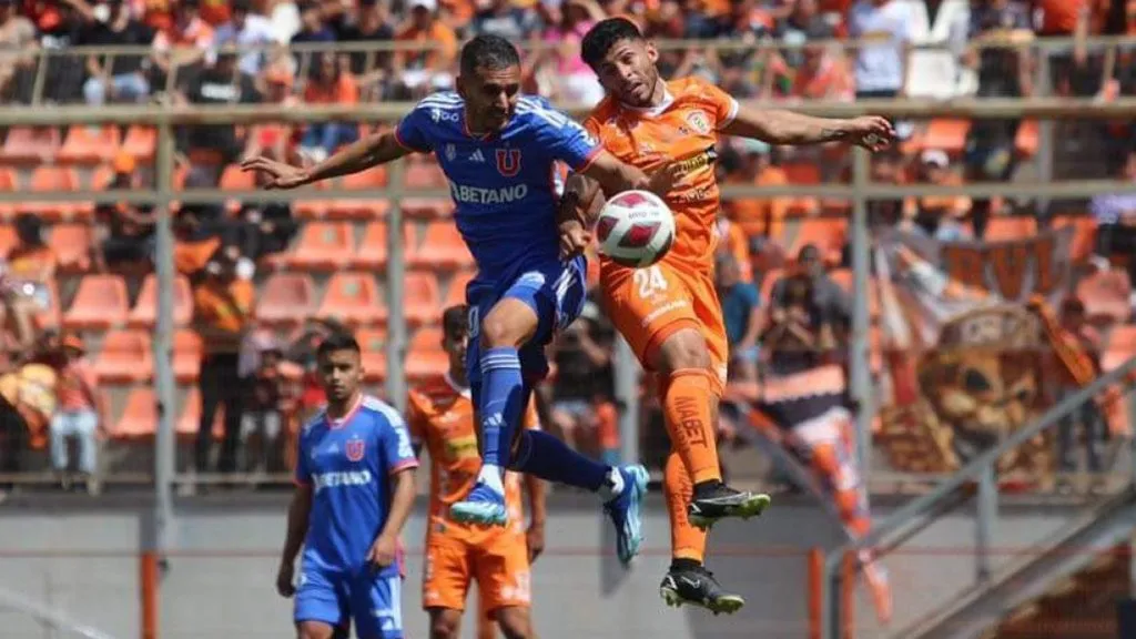 El último duelo entre los loínos y los azules fue la Copa Zapping | FOTO: Photosport