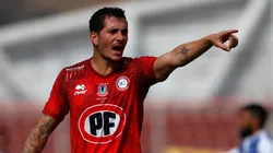Gonzalo Castellani defendiendo la camiseta de Unión La Calera.