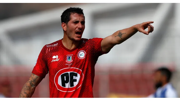 Gonzalo Castellani defendiendo la camiseta de Unión La Calera.