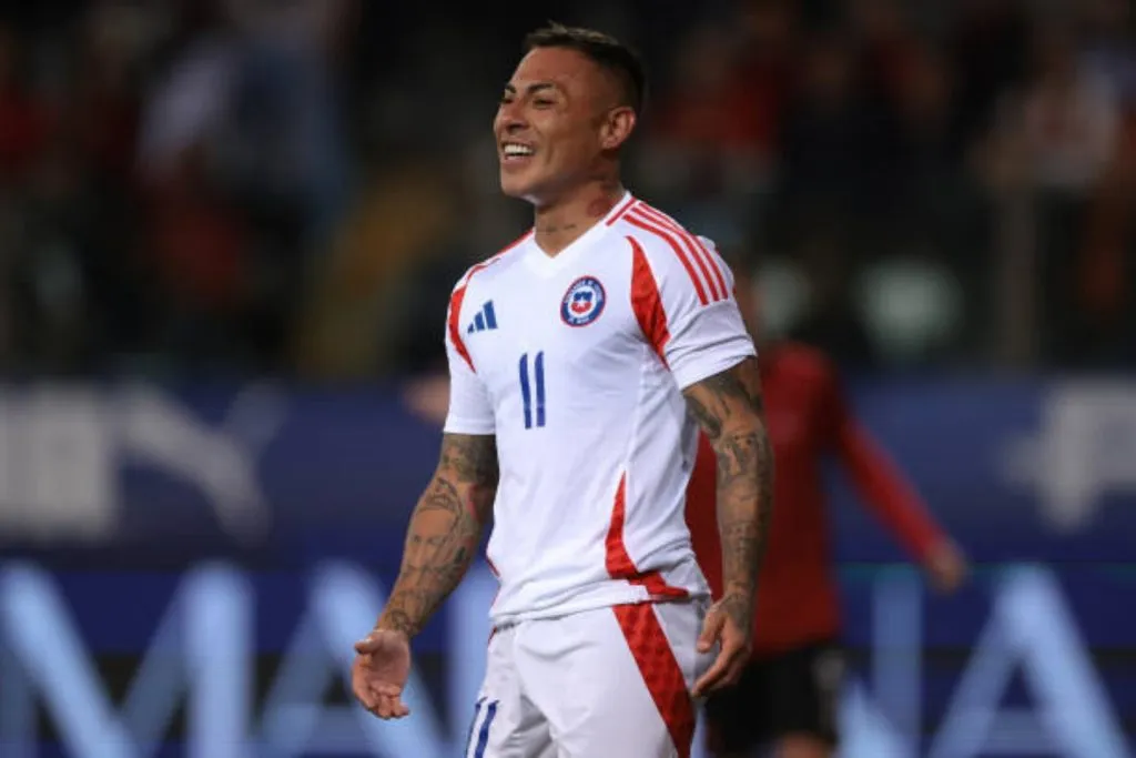 Vargas feliz con su vuelta con gol a La Roja mientras define su futuro (Getty Images)
