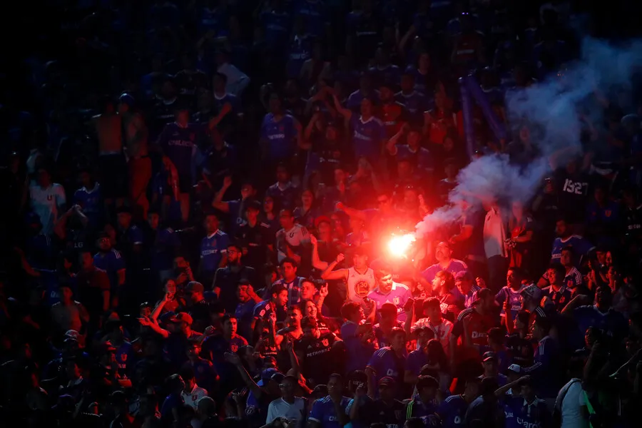 El hincha azul se hizo presente en masa en Ñuñoa. | Foto: Photosport