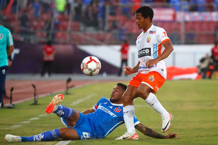 Emmanuel Ojeda la pasó mal con Munder. | Foto: Photosport