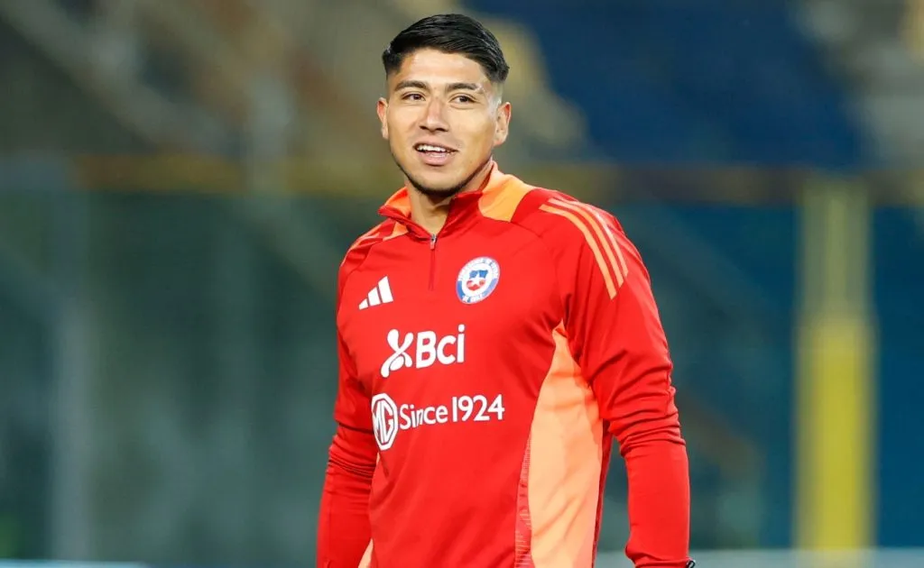 Juan Cristóbal Guarello informa que Brayan Cortés será titular en Chile ante Francia y que Claudio Bravo está de acuerdo con aquella decisión. (Foto: Photosport)