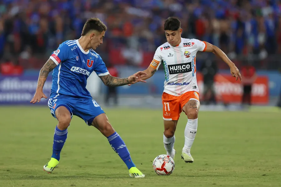 Calderón fue sustituido en el entretiempo | Foto: Photosport