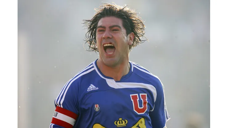 Marcelo Salas recibió conmovedor homenaje en partido de Universidad de Chile.