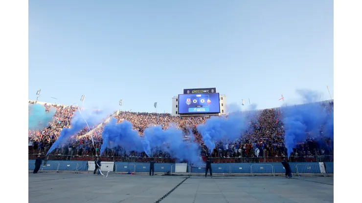 Barra de Universidad de Chile cantó contra la directiva.