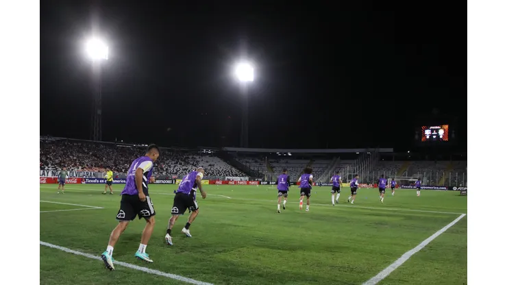 La cancha del Estadio Monumental debe pasar la revisión de Conmebol. (Foto: Dragomir Yankovic/Photosport)
