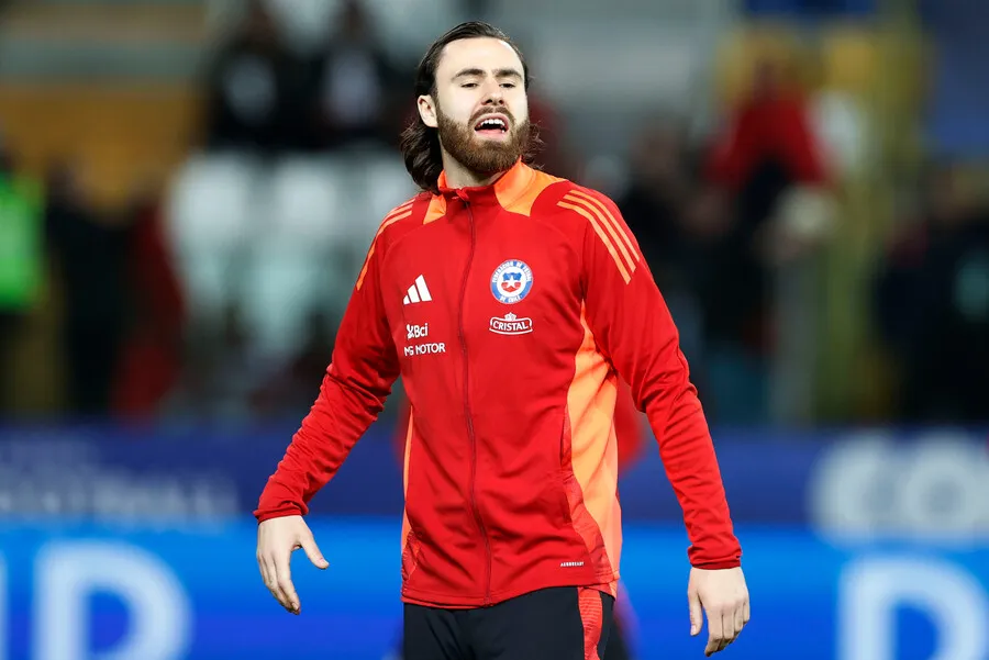 Mortero Aravena quiere ver a Ben Brereton de titular. | Foto: Photosport