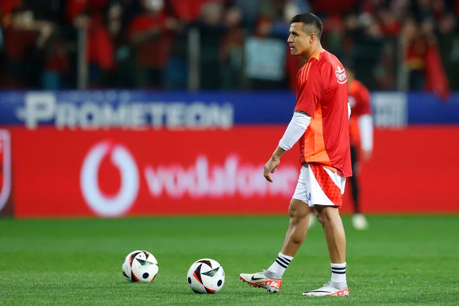 Alexis hizo buen partido ante Albania. | Foto: Photosport