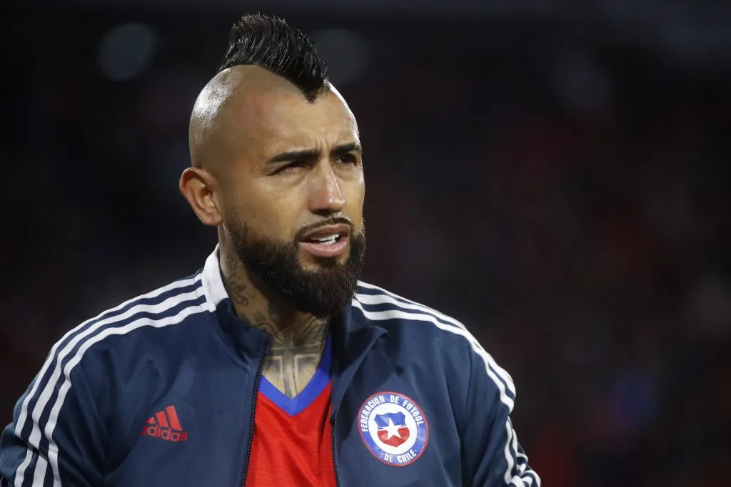 Arturo Vidal muestra su felicidad por el triunfo de la Selección Chilena. (Foto: Photosport)