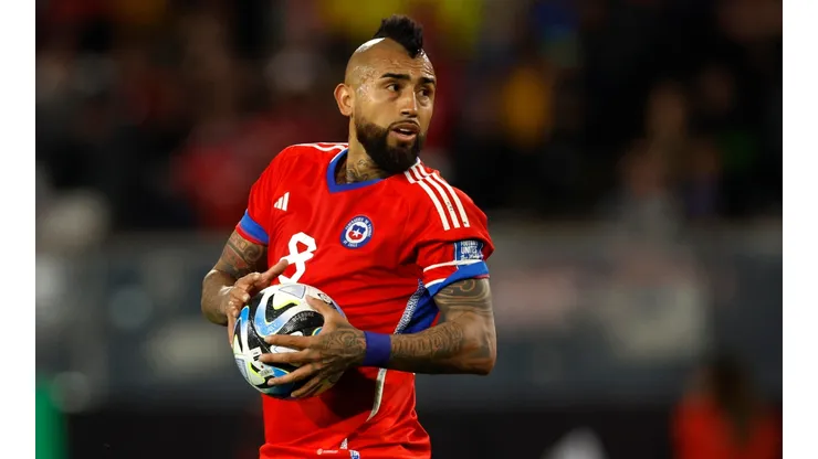 Arturo Vidal se muestra feliz por el triunfo de la Selección Chilena ante Albania. (Foto: Photosport)
