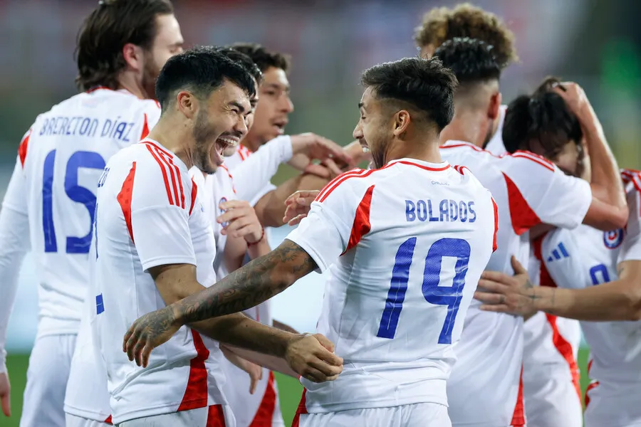 Ingresó por Sánchez y a los pocos segundos, gol de Bolados (Photosport)