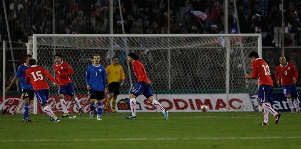 Chile goleó a Estonia en el Estadio Monumental