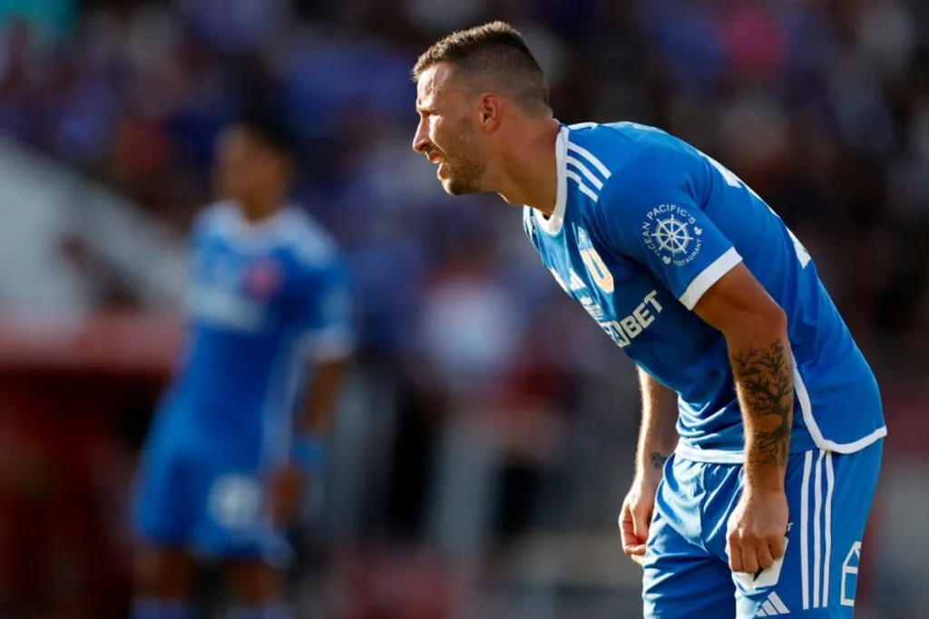 Álvarez defendió con todo a Pons (Photosport)