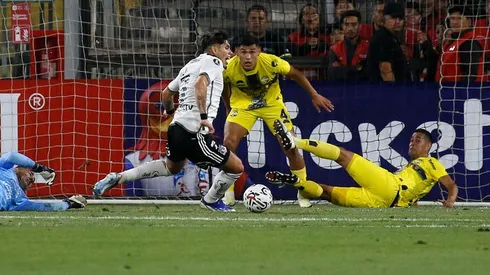 La cancha de los albos está en pésimo estado.