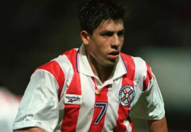 Hugo Brizuela en su etapa como jugador de la Selección de Paraguay.