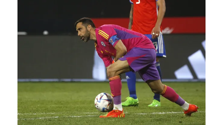 Claudio Bravo es capitán en La Roja. (Foto: PhotosporT)