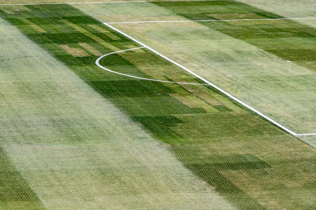 Conmebol solicitó a Colo Colo reparar la cancha del Estadio Monumental para la Copa Libertadores 2024. (Foto: Guillermo Salazar)