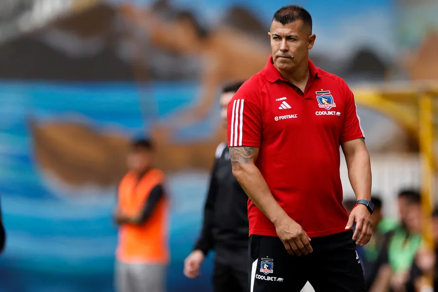 Almirón podría recibir un nuevo refuerzo en los albos. | Foto: Photosport