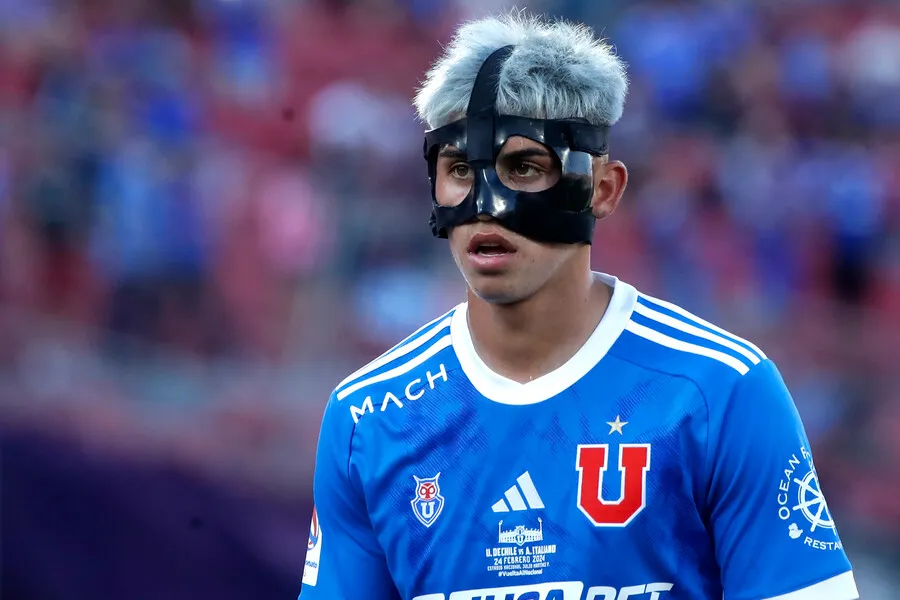 Maxi con la máscara de protección, de todos modos jugó (Photosport)