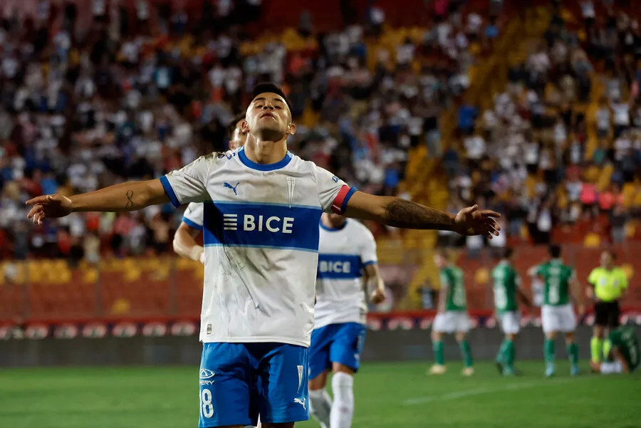 Monito Aravena celebró, pero le anularon el gol. | Foto: Photosport