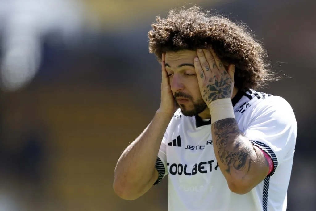 Dixon Pereira se queja de la actitud de Maximiliano Falcón (Foto: Andrés Pina/Photosport)