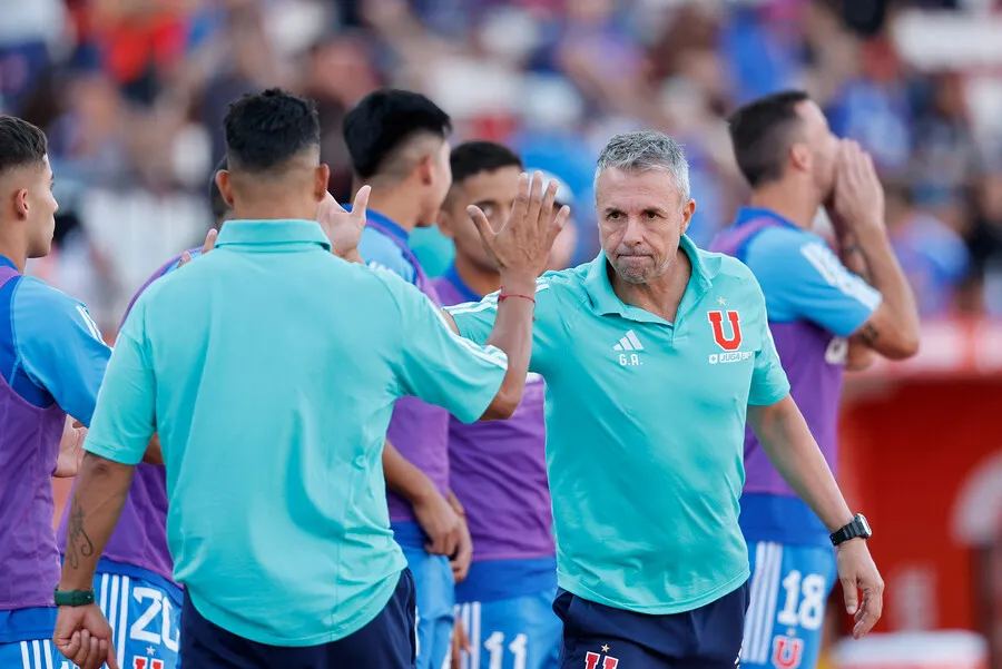 “Convicción e identidad”, las fortalezas del trabajo de Álvarez en la U, según Alejandro Lorca (Photosport)