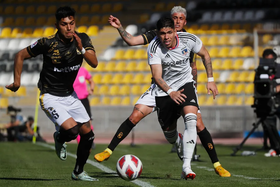Los albos visitan a Coquimbo en el puerto pirata. | Foto: Photosport