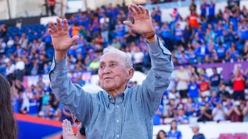 "Fifo" Eyzaguirre recibió el aplauso del hincha azul.