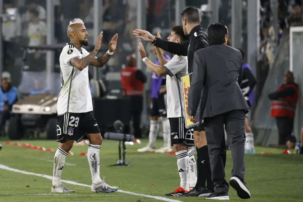 Jorge Almirón informa que Arturo Vidal no viajará con el plantel de Colo Colo a Coquimbo. (Foto: Photosport)